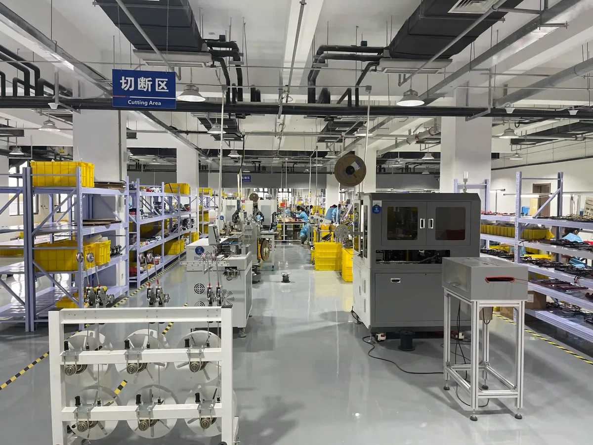 Wire cutting area (切断区) at the Shijiazhuang factory